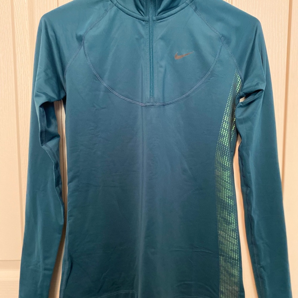 Last Chance ‼️ Nike Women’s 1/2 Zip Running Top
